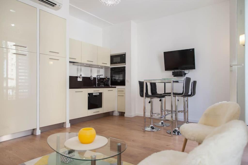 #28 1 Bdr Flat Ac Balcony Hper Central 10Mins To Beach & Old Town Nice Exteriör bild